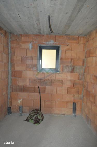 Casă cu 5 camere cu Teren 9700 Mp în Vama