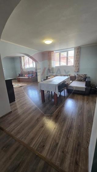 Casă cu 5 camere cu Teren 1375 Mp în Dârlos