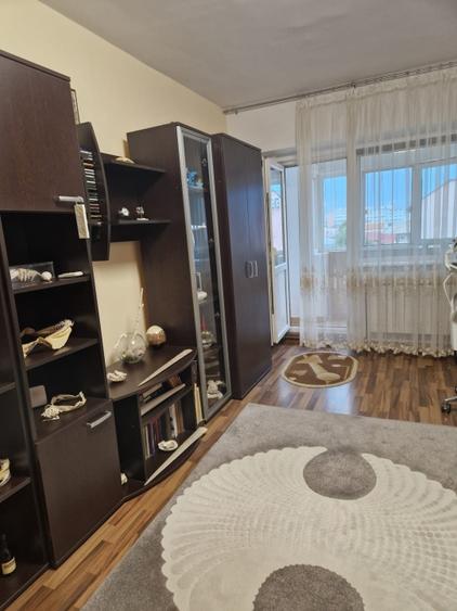 Apartament cu 2 camere decomandat, mobilat în Capitol