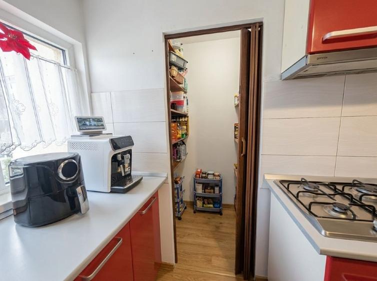 Apartament cu 4 camere decomandat, mobilat în Steaua