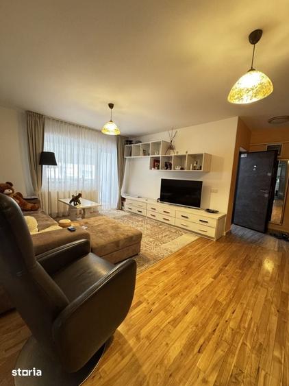 Apartament cu 3 camere semidecomandat în Florești