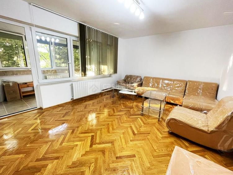 Apartament cu 4 camere decomandat, mobilat în Central