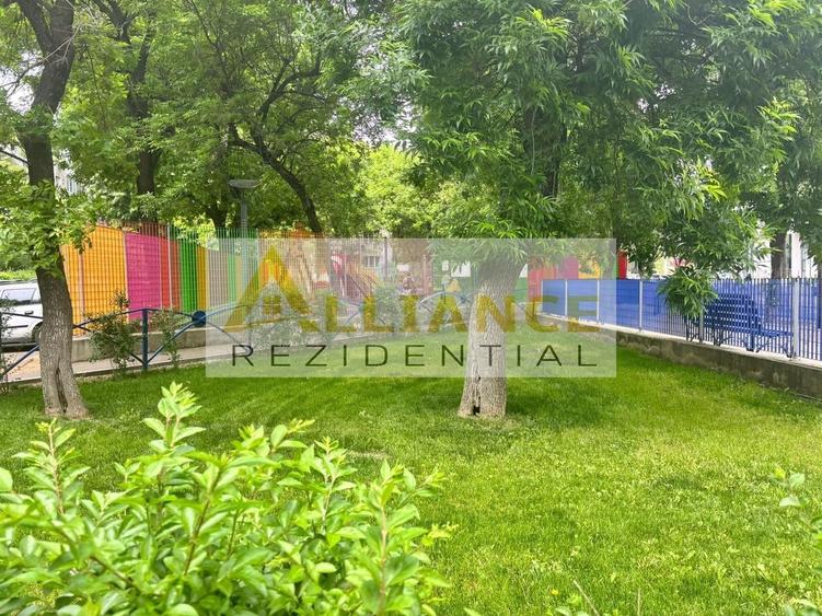 Apartament cu 3 camere decomandat în Metalurgiei