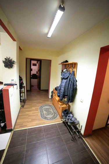Apartament cu 3 camere decomandat în Craiter