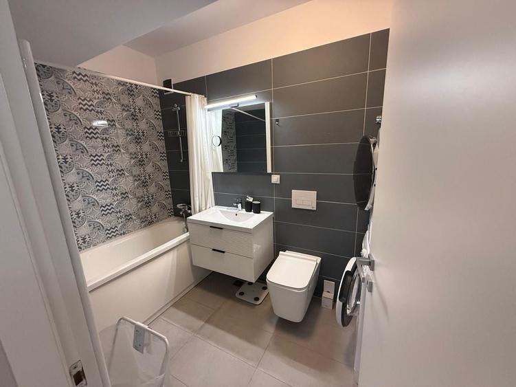 Apartament cu 3 camere semidecomandat, mobilat în Pipera