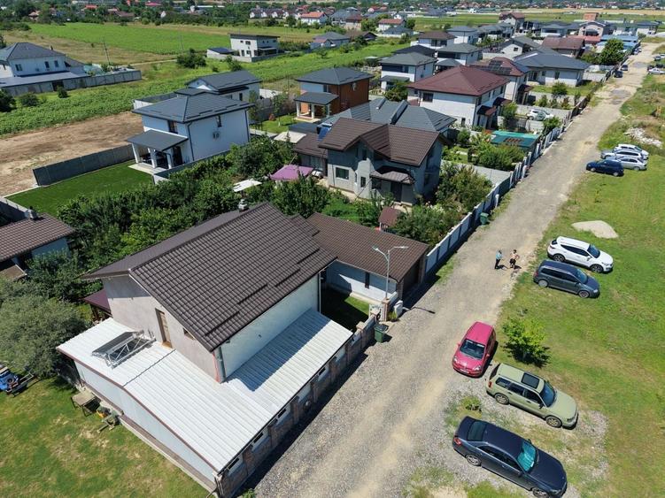 Casă individuală cu 4 camere cu Canalizare în Dragomirești-Vale
