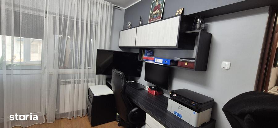 Apartament cu 4 camere decomandat în CET