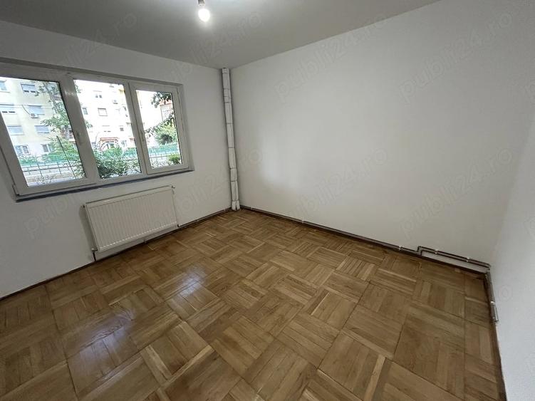 Apartament cu 3 camere semidecomandat în Romanilor