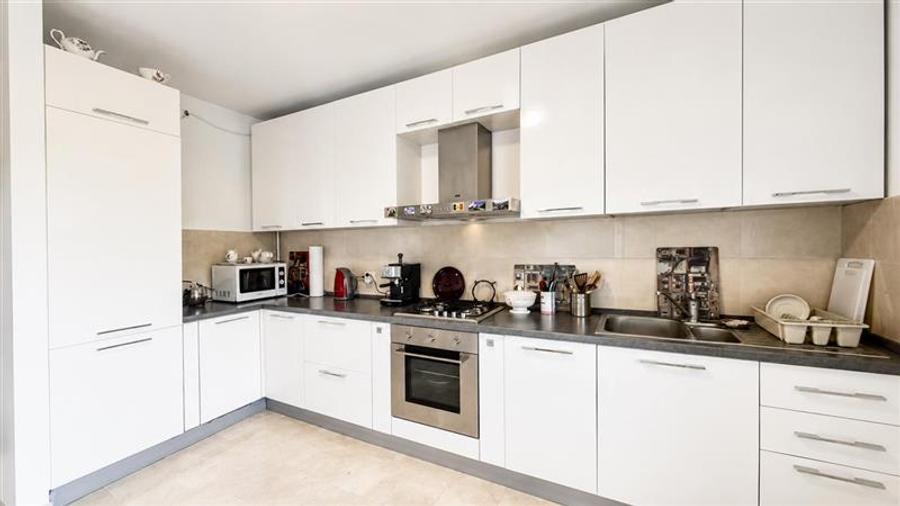 Apartament cu 3 camere decomandat, mobilat în Centrul Civic