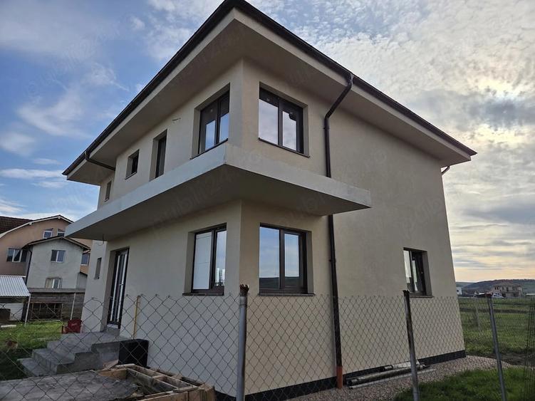 Casă cu 4 camere cu Teren 470 Mp în Central