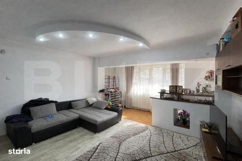 Apartament cu 3 camere semidecomandat, mobilat în Rovine