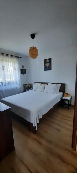 Casă cu 2 camere cu Teren 795 Mp în Regie