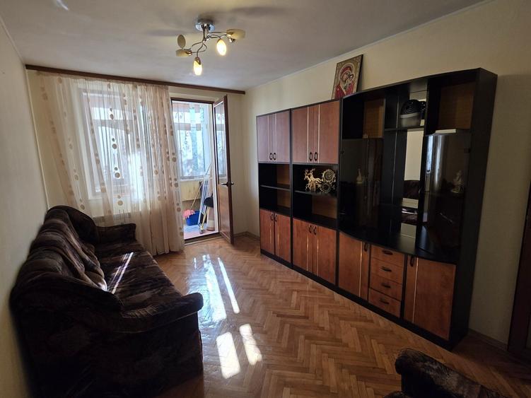Apartament cu 2 camere semidecomandat în Micro 19