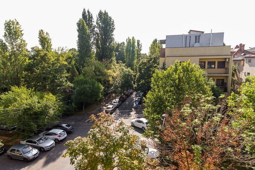 Apartament cu 4 camere decomandat, mobilat în Dorobanți
