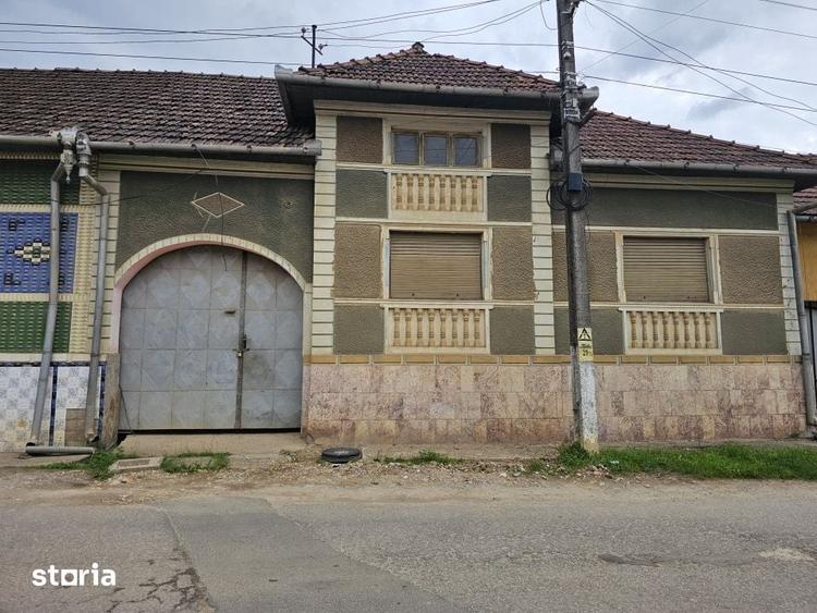 Casă cu 4 camere cu Teren 537 Mp în Cărpinet