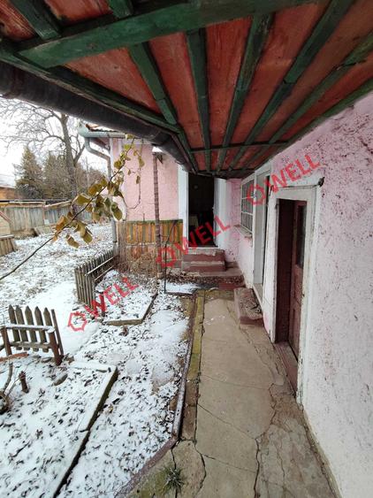 Casă din lemn de vânzare în Lunga, la drumul principal! - 2