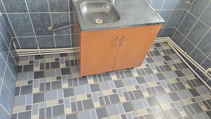 Vand garsoniera in Deva, zona I. Maniu, suprafata utila 31 mp, usa metalica, usi interioare - 2