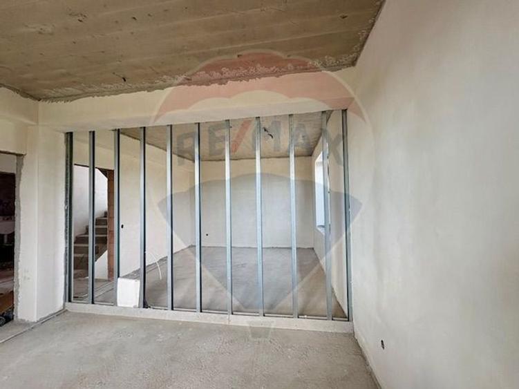 Vila frumoasa cu 5 camere, 700 mp currte si pompa de caldura - Saftica - 5