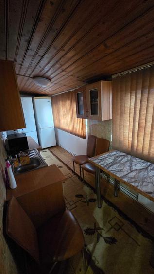 Inchiriez apartament 3 camere - 4