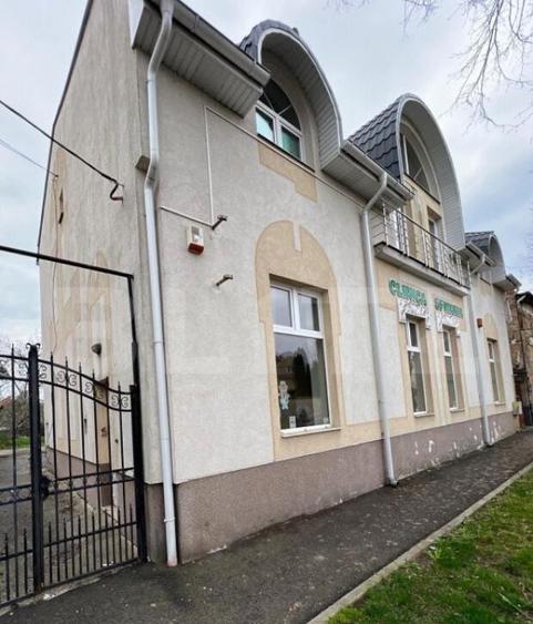 Casa de vanzare , anterior clinica medicala , 1174mp, 30 cam - 1