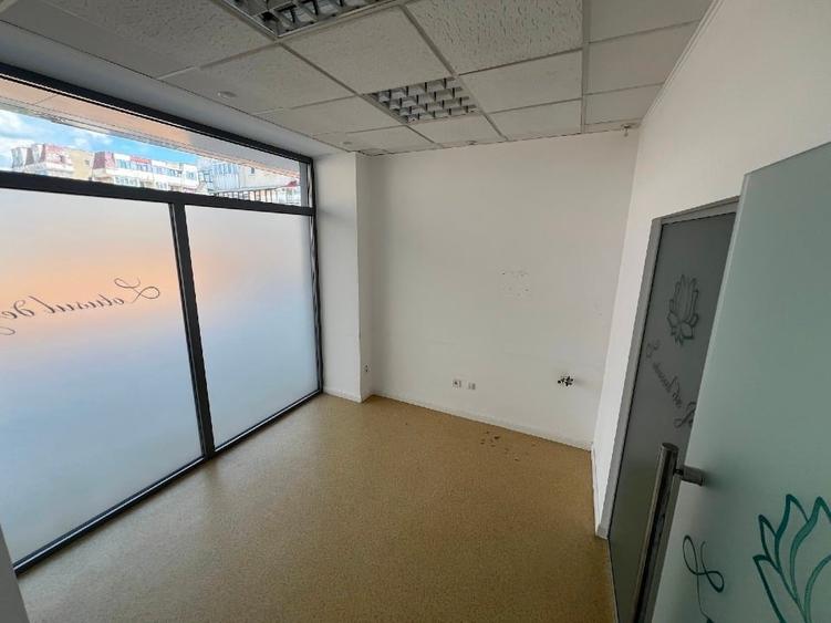 Inchiriez spatii comerciale intre 90 - 500 mp, Pietonal-fostul BRD - 3