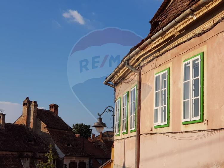 Apartament cu 3 camere de vanzare pe Str.Tribunei - 21