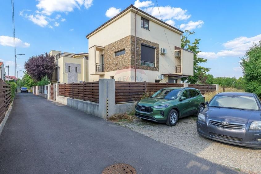 CASĂ / VILĂ PREMIUM DE VÂNZARE ÎN OTOPENI - 1