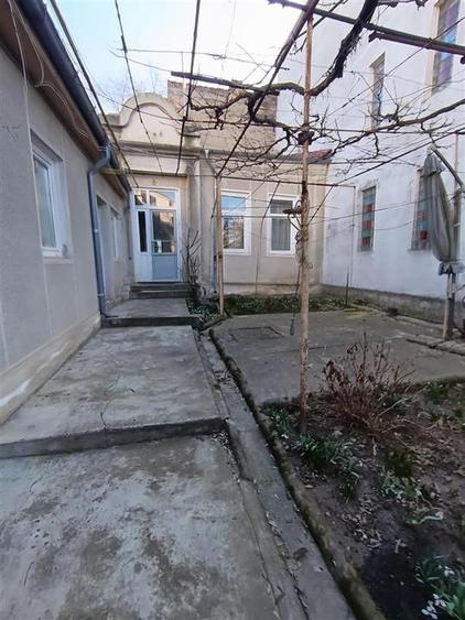 Casa pretabila 2 familii, 6 camere, teren 390 mp, zona Centrala - 3