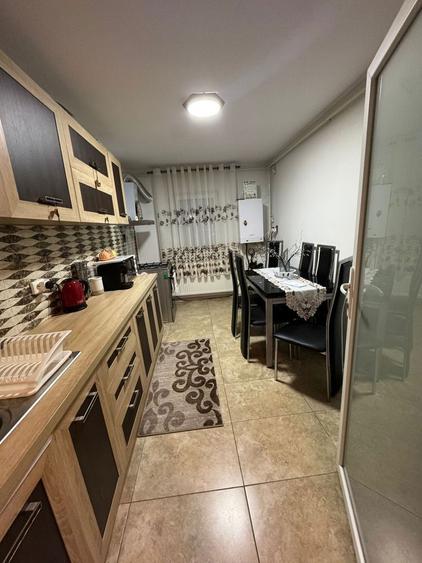 De vanzare apartament cu 3 camere decomandat - 5