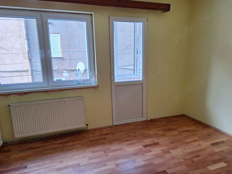 Vand casa in Resita, str. Mihail Kogalniceanu, caramida arsa. - 1