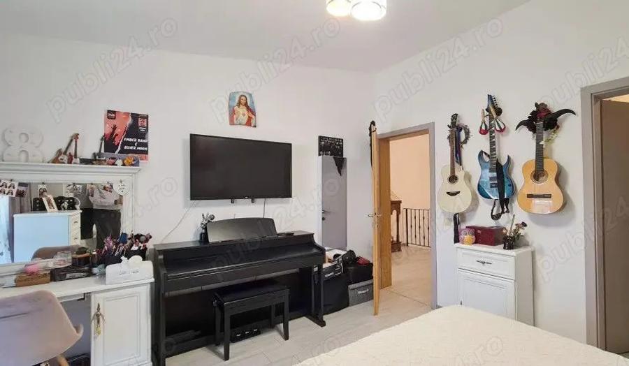 Casa moderna cu 5 camere ?i 4 bai, aproape de Poiana Bra?ov ! Craciun si pentru Anu NOU ! - 1