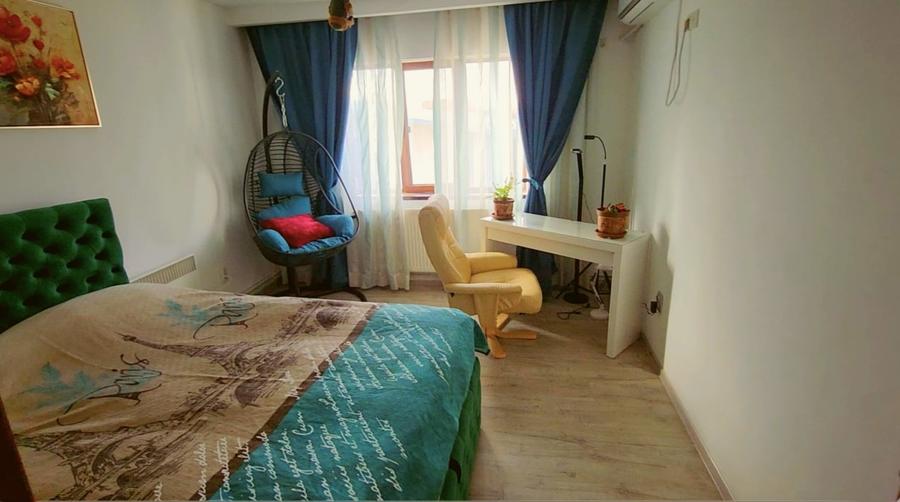 Vila 290mp + 4 spatii comerciale/depozitare, teren 1401 mp, acces DN1 - 16