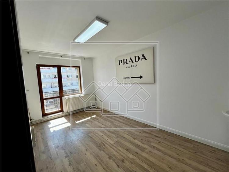 Spatiu comercial de 55 mpu - etajul 2 - Zona centrala