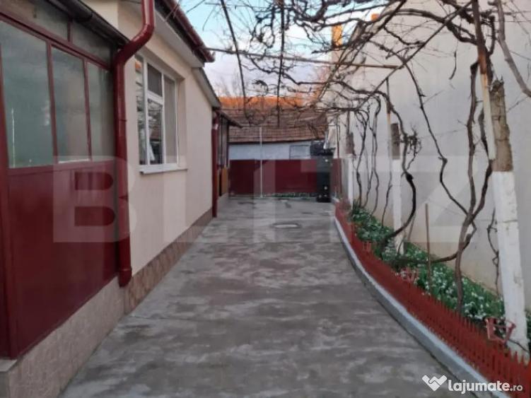 Vand casa in Oradea, intr-o zona linistita, aproape de parc - 2