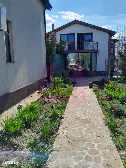 Casă cu 5 camere cu Teren 958 Mp în Central