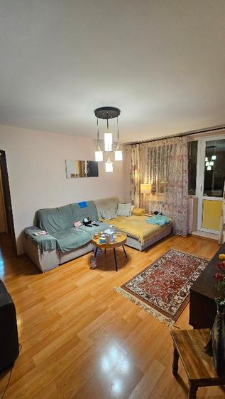 Vand apartament 3 camere etaj 1 - 4