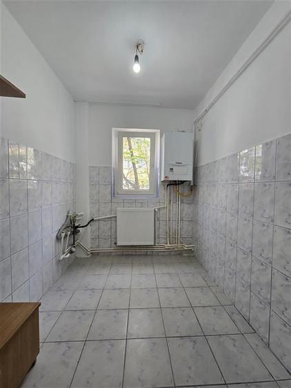 Etaj 2  - Alexandru Parcul Voievozilor , 2 camere , liber - 10