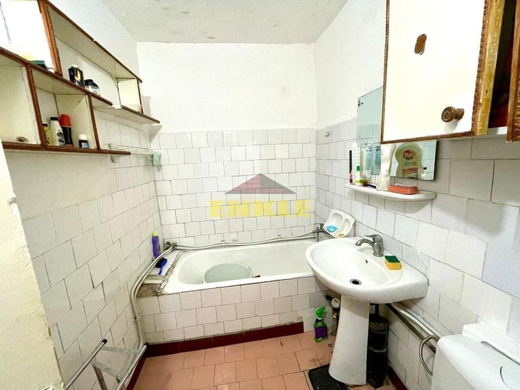 De vânzare apartament cu 3 camere decomandat, zona Capăt 1 - 6