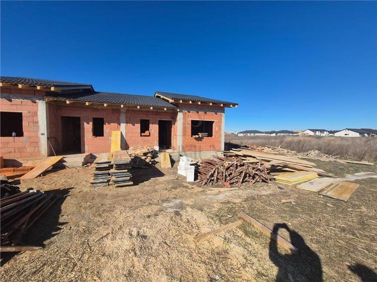 Duplex pe parter - zona linistita - toate utilitatile - compartimentare excelent - 10