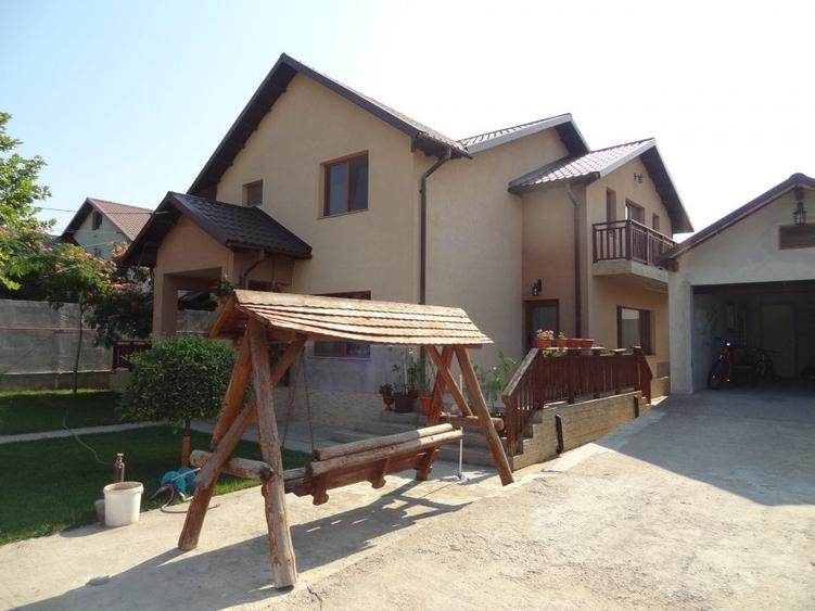 Valu lui Traian Vila 5 camere cu curte. - 2