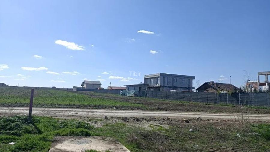 Vand teren intravilan, suprafata 12500 mp, in orasul Ovidiu !