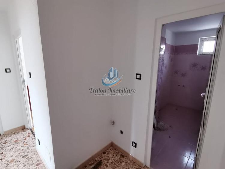 Ap. 3 camere semidecomandat, etaj 2, Piata Darmanesti - 7