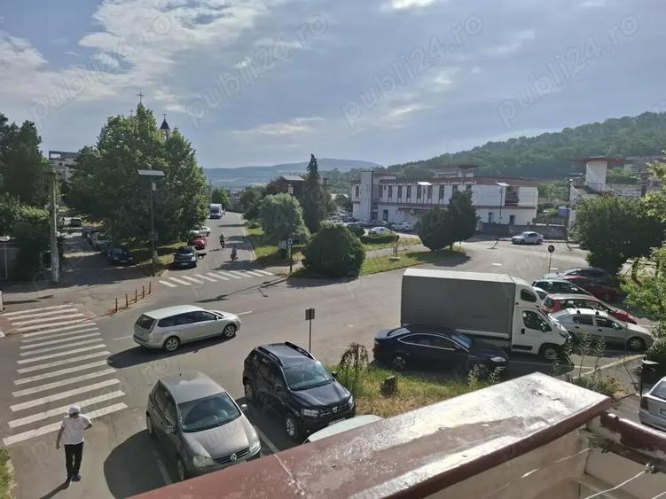 Vand apartament 2 camere in GHERLA , Piata Unirii , etaj 1 - 1