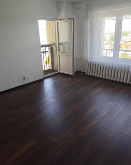 P-ța Muncii metrou, decomandat, doua balcoane inchise,doua debarale,spatios. - 2