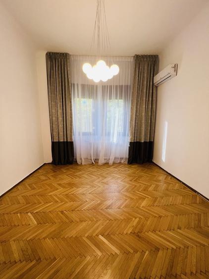 Apartament cu 4 camere semidecomandat în Primăverii