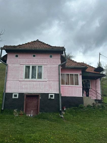 Casă cu 3 camere cu Teren 40 Mp în Subcetate