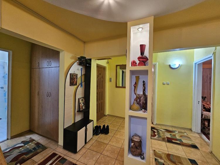 Apartament 4 camere,2 bai,2 balcoane,etaj 2 - 16