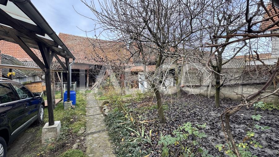 Casa de vanzare cu curte spatioasa loc relaxare si gradina Cornatel - 6