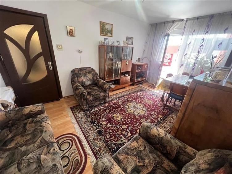 Apartament cu 3 camere decomandat - 70 mp - Zona Adriatica, Str. Aleea Visinului - 1