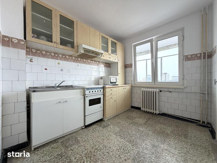 Apartament cu 3 camere semidecomandat în Punctele Cardinale